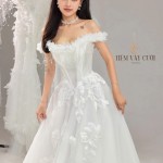 TVC774 Váy Cưới Đi Bàn, Đầm Cưới Dáng Xuông, Trễ Vai, Hoa 3D