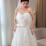 TVC824 Váy Cưới Đi Bàn, Đầm Cưới Dáng Xuông, Cúp Ngực Lông Vũ, Hoa 3D