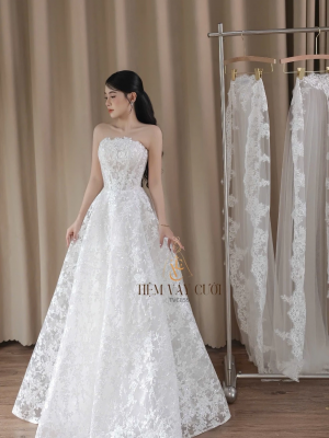 TVC855 Váy Cưới Đi Bàn, Váy Cưới Cô Dâu, Đầm Cưới Dáng Xuông, Cúp Ngực, Hoa 3D, Bồng Bềnh, Xếp Ly