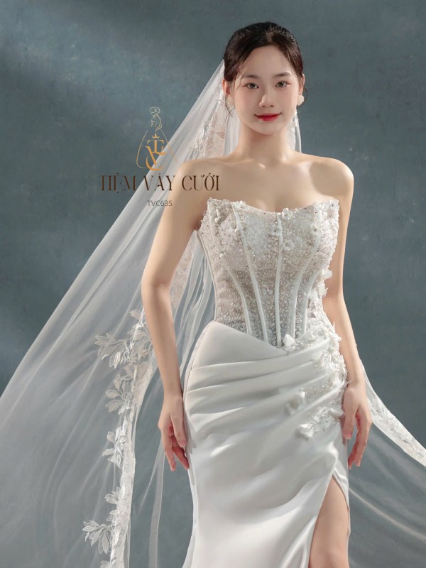 TVC635 Đầm Cưới Cô Dâu, Váy Cưới Đi Bàn, Đuôi Cá, Gọng Corset, Hoa 3D, Cúp Ngực