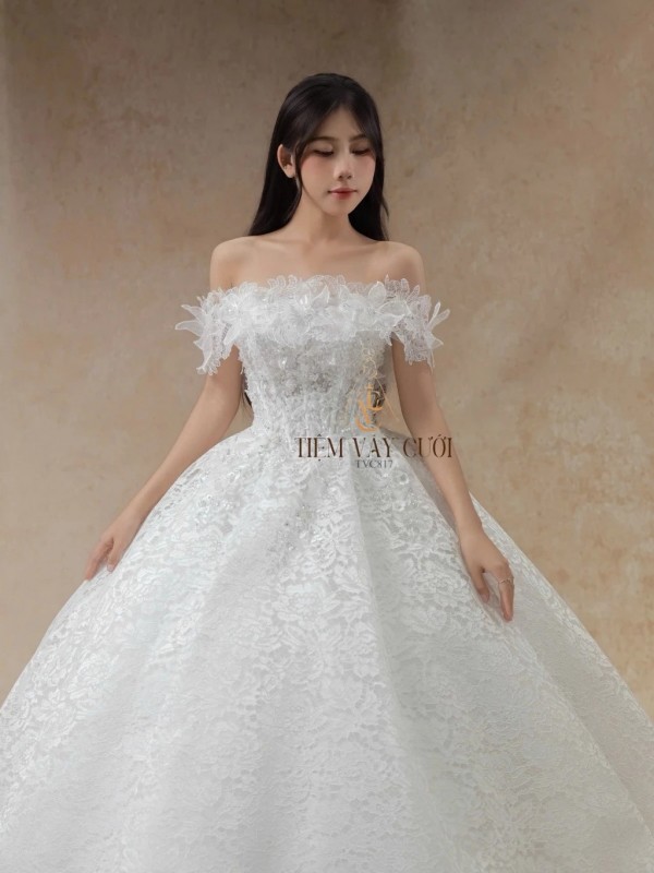 TVC817 Váy Cưới Làm Lễ, Đầm Cưới Cô Dâu, Bệt Vai Ngang, Bồng Bềnh, Họa Tiết Hoa