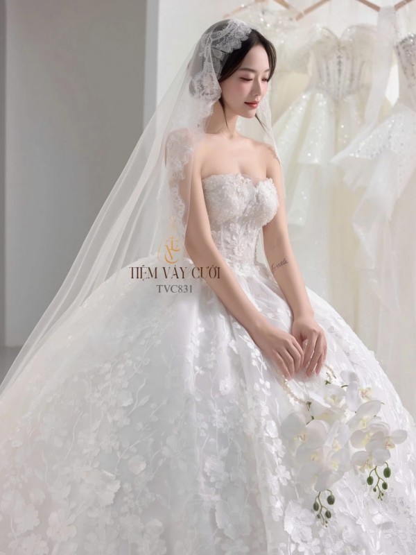 TVC831 Váy Cưới Làm Lễ, Váy cúp ngực, Vải Lưới Mịn, Hoa 3D Bản To, Tùng Xòe Bồng Bềnh