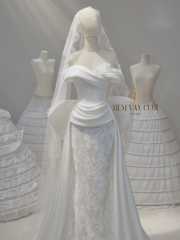 TVC850 Váy Cưới Đi Bàn, Váy Cưới Cô Dâu, Đầm Cưới Đuôi Cá, Bệt Vai Ngang, Xếp Ly, Tà Kèm Nơ Rời