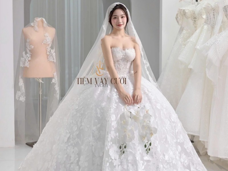 TVC831 Váy Cưới Làm Lễ, Váy cúp ngực, Vải Lưới Mịn, Hoa 3D Bản To, Tùng Xòe Bồng Bềnh
